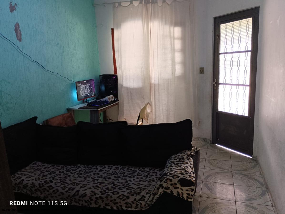 Casa à venda com 3 quartos, 100m² - Foto 3