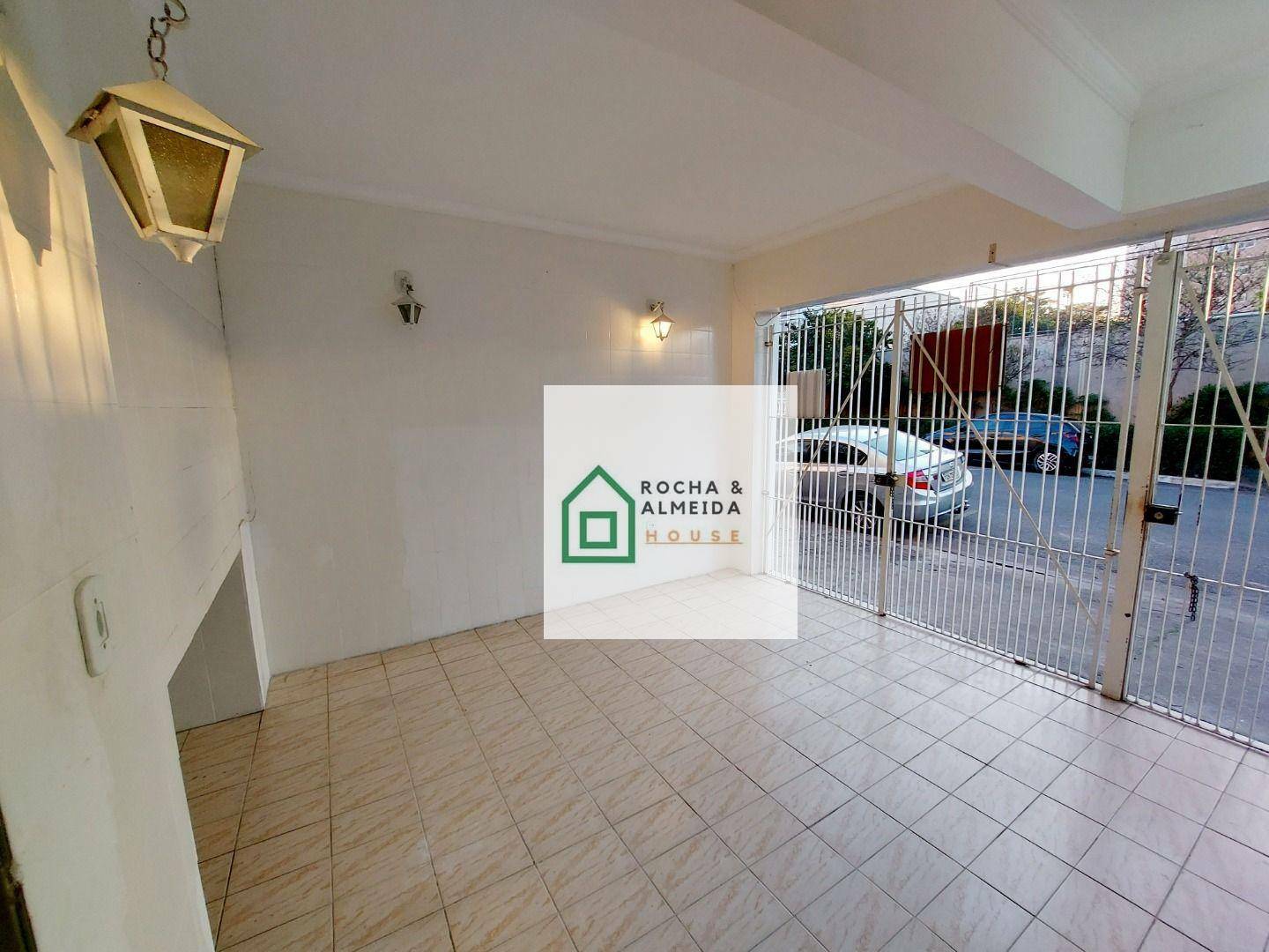 Casa para alugar com 4 quartos, 160m² - Foto 2