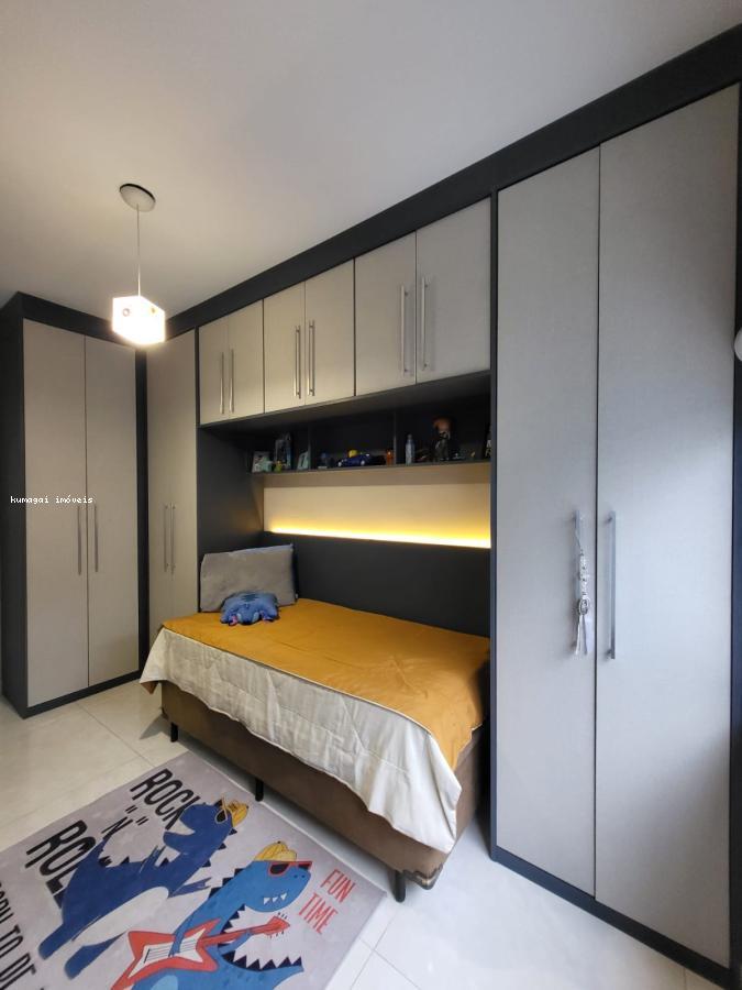 Casa à venda com 3 quartos, 250m² - Foto 8