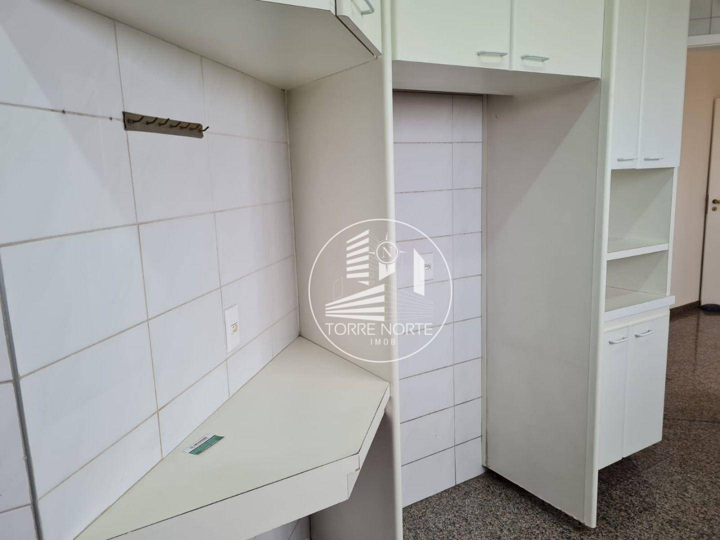 Apartamento à venda com 4 quartos, 220m² - Foto 16