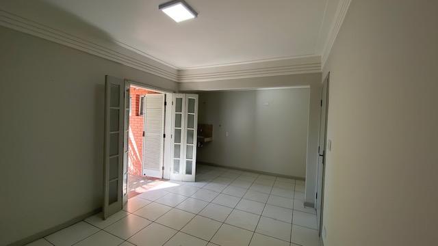 Casa para alugar com 3 quartos, 199m² - Foto 26