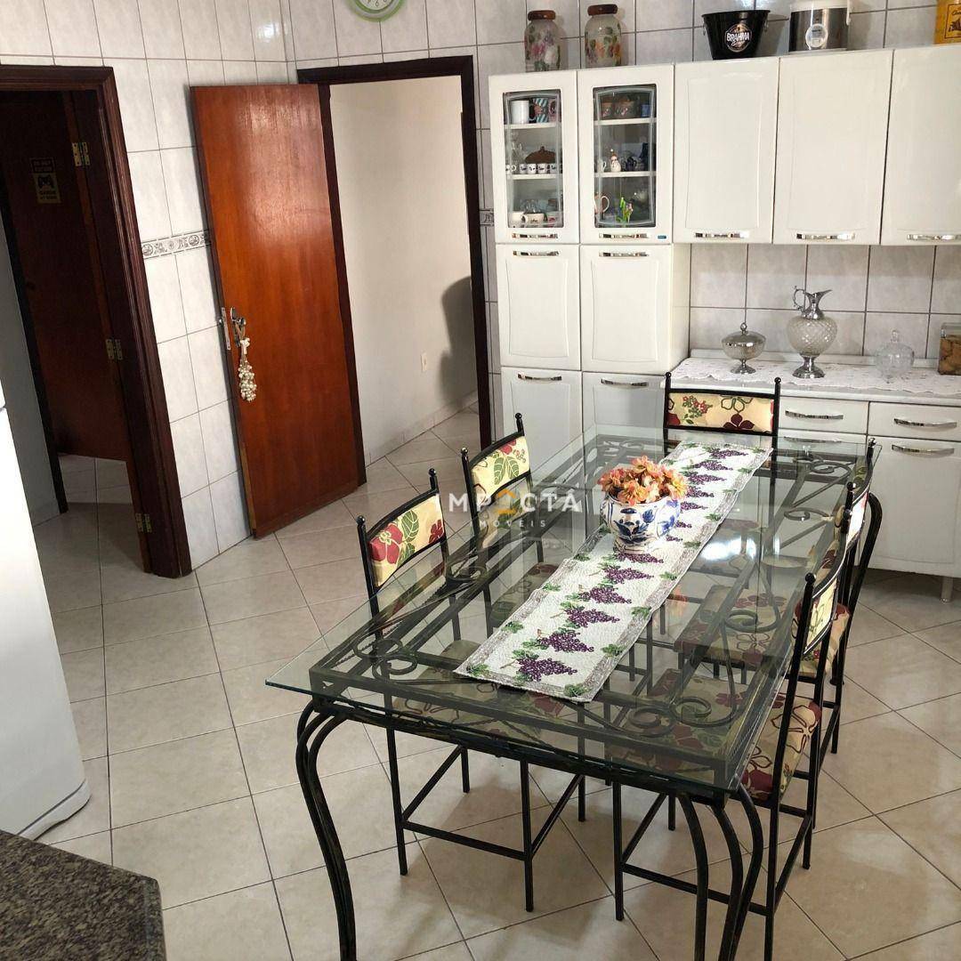 Casa à venda com 4 quartos, 320m² - Foto 22