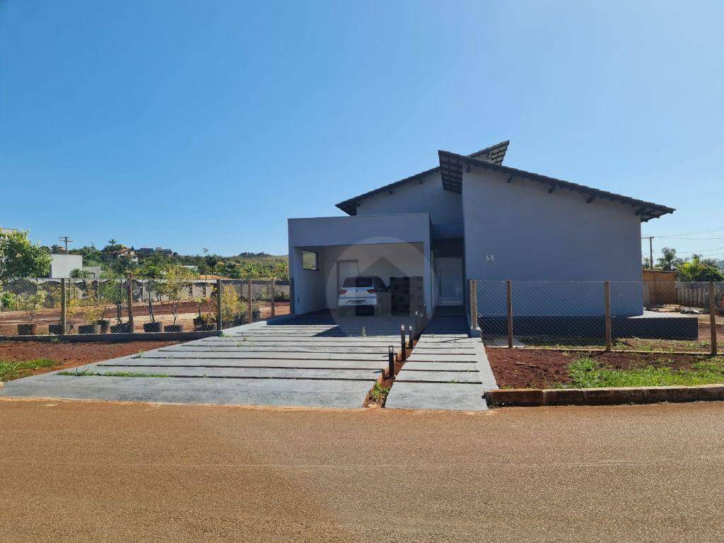 Casa à venda com 4 quartos, 285m² - Foto 1