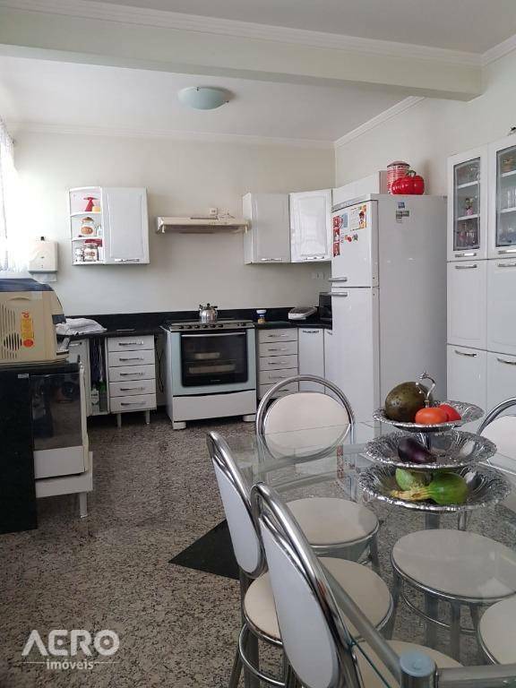 Casa à venda com 3 quartos, 316m² - Foto 18