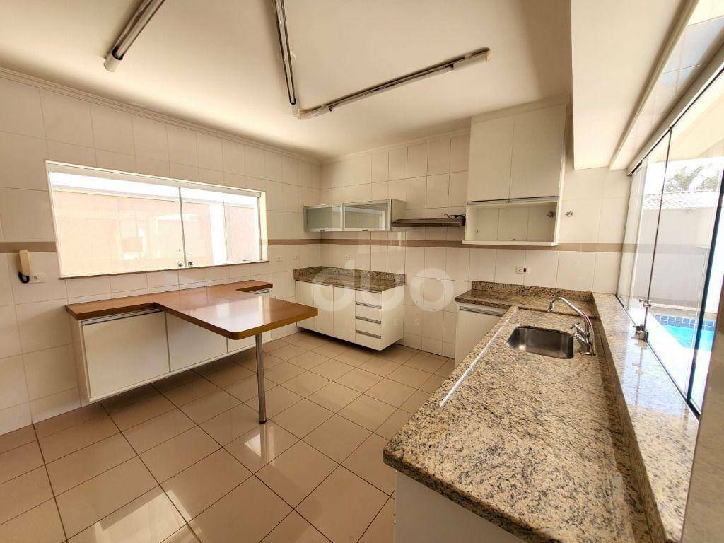 Casa de Condomínio para alugar com 4 quartos, 258m² - Foto 9