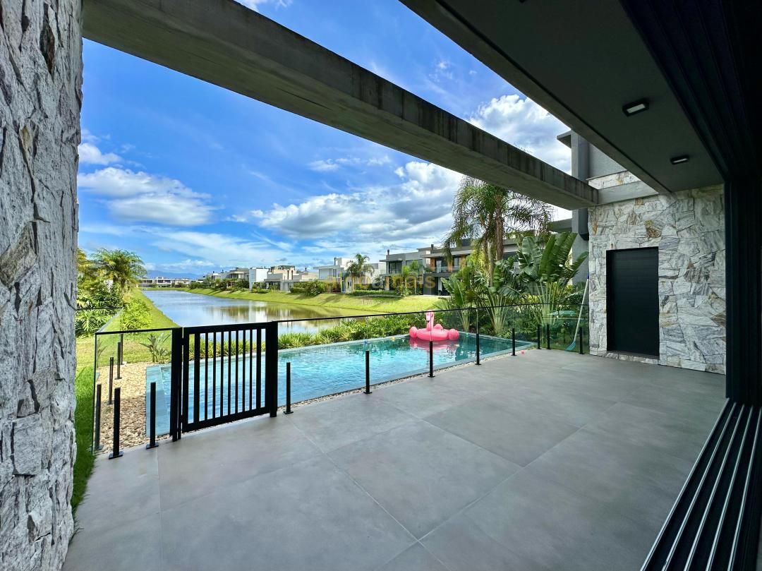 Casa de Condomínio à venda com 4 quartos, 335m² - Foto 7