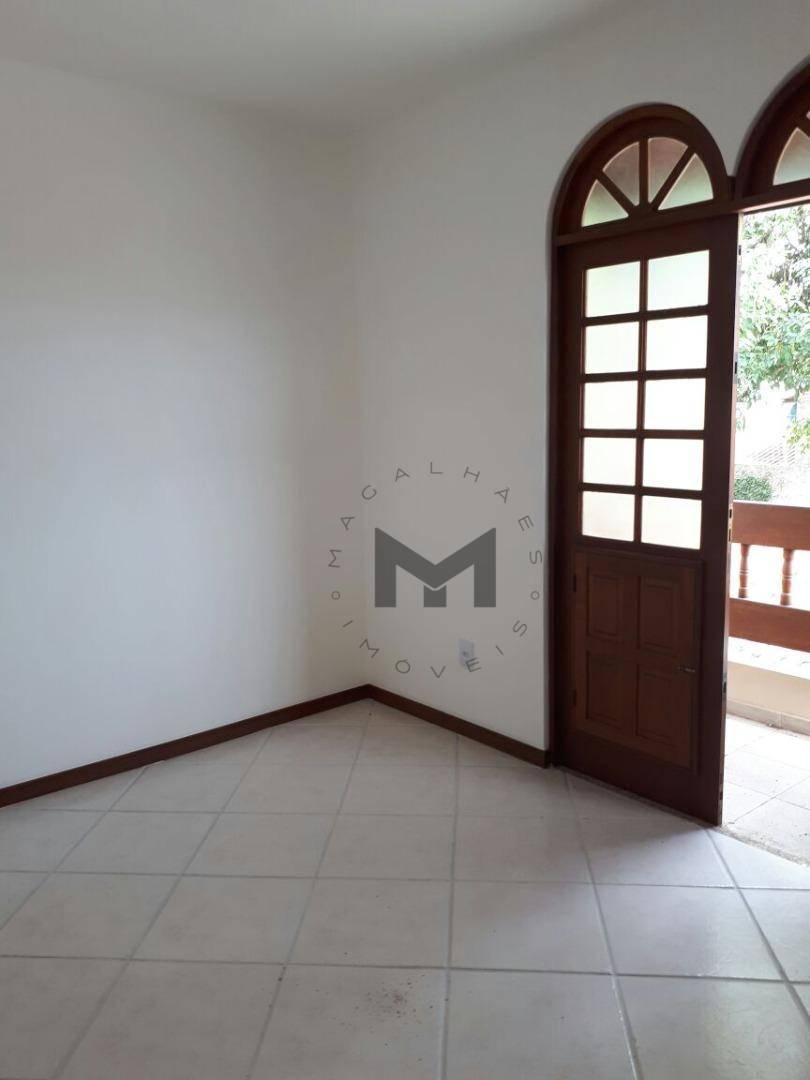 Casa à venda com 4 quartos, 200m² - Foto 11