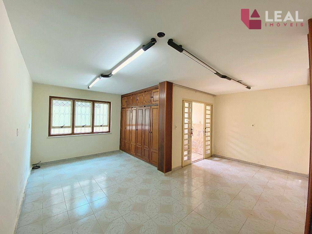 Casa à venda com 4 quartos, 240m² - Foto 32