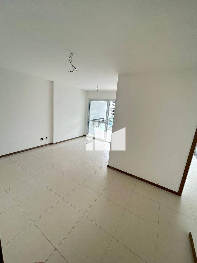 Apartamento à venda com 3 quartos, 110m² - Foto 2