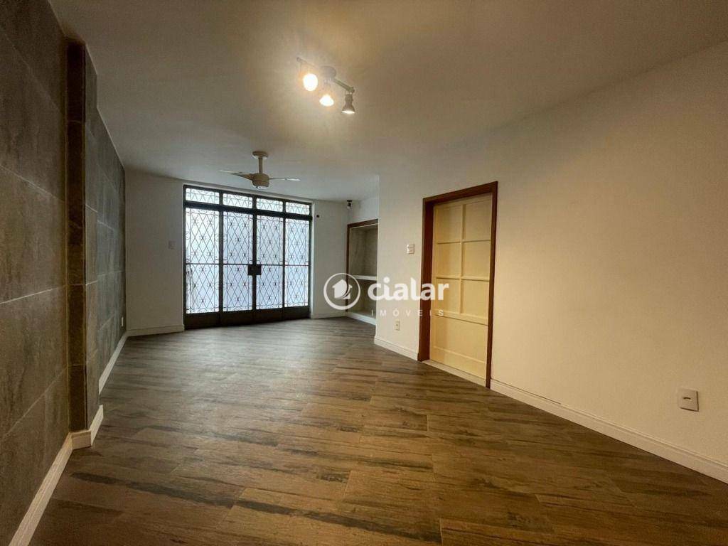 Apartamento à venda com 3 quartos, 230m² - Foto 3