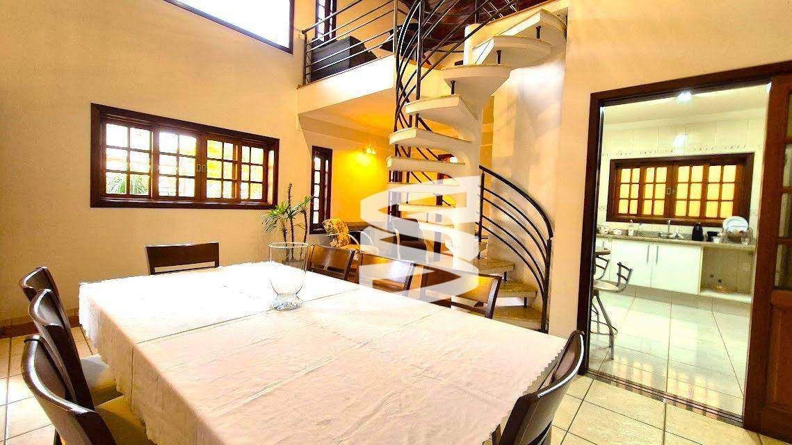 Casa de Condomínio à venda com 3 quartos, 196m² - Foto 2