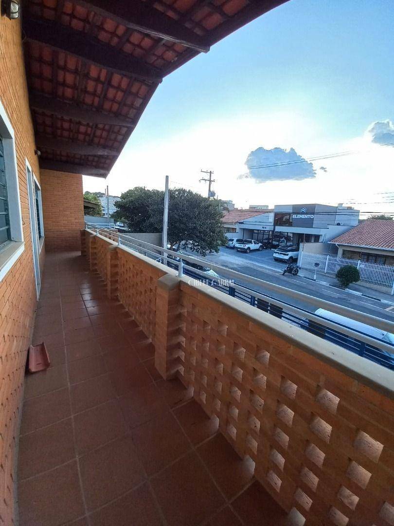 Casa à venda e aluguel com 3 quartos, 227m² - Foto 2