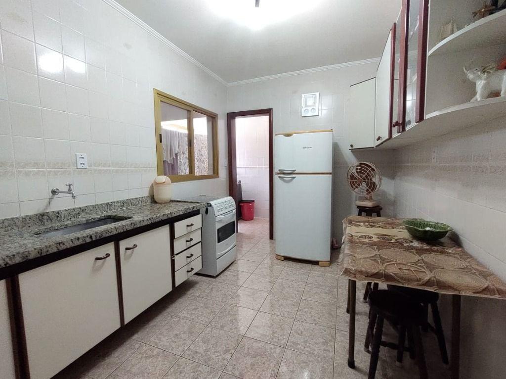 Apartamento à venda com 3 quartos, 141m² - Foto 9