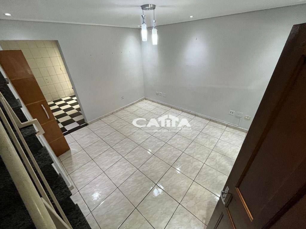 Sobrado para alugar com 2 quartos, 70m² - Foto 1