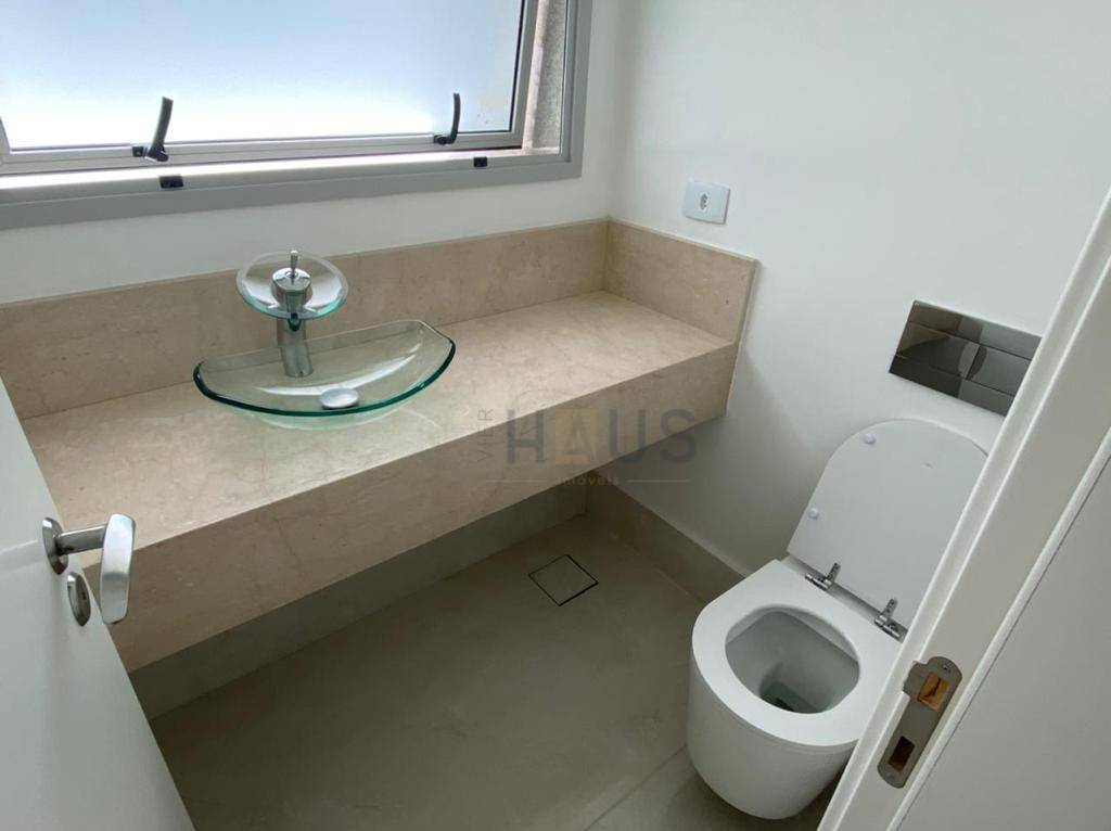 Apartamento para alugar com 4 quartos, 248m² - Foto 17