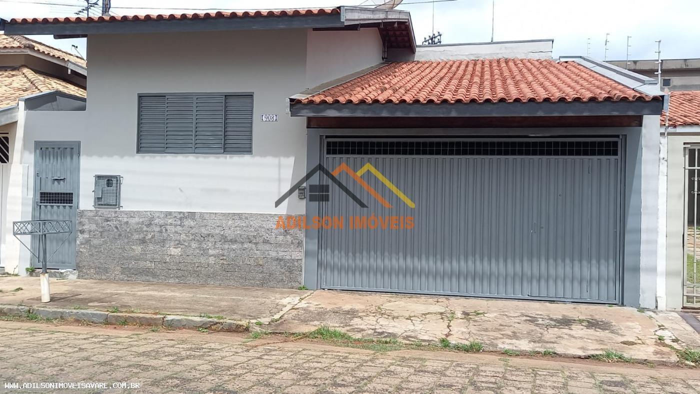 Casa à venda com 3 quartos, 210m² - Foto 1