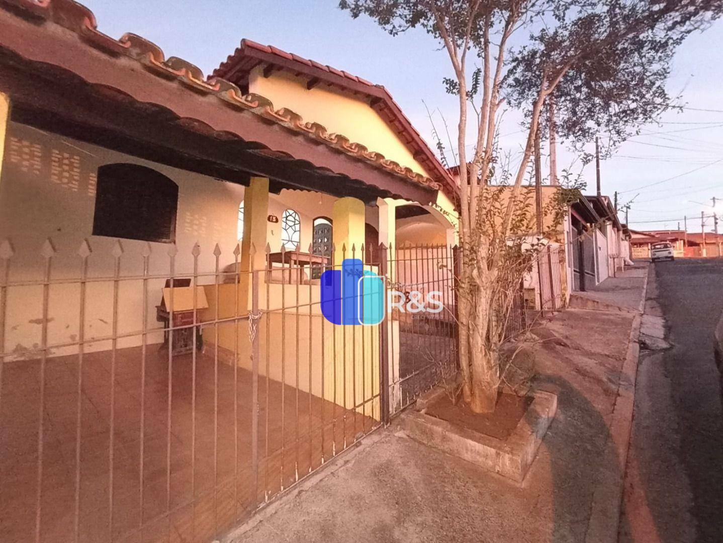 Casa à venda com 4 quartos, 100m² - Foto 3