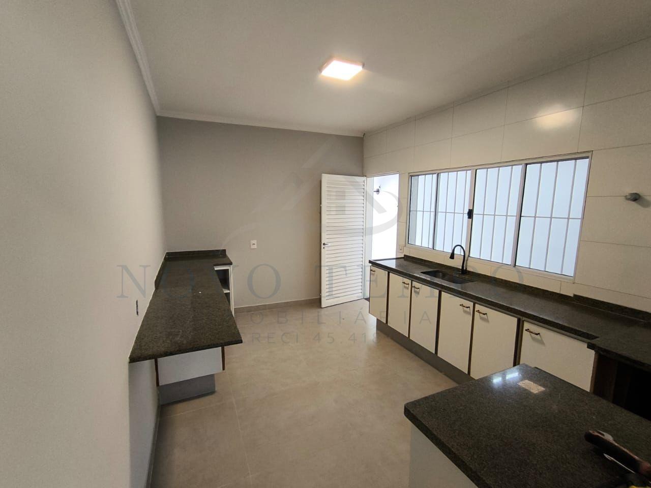 Casa à venda com 4 quartos, 174m² - Foto 2