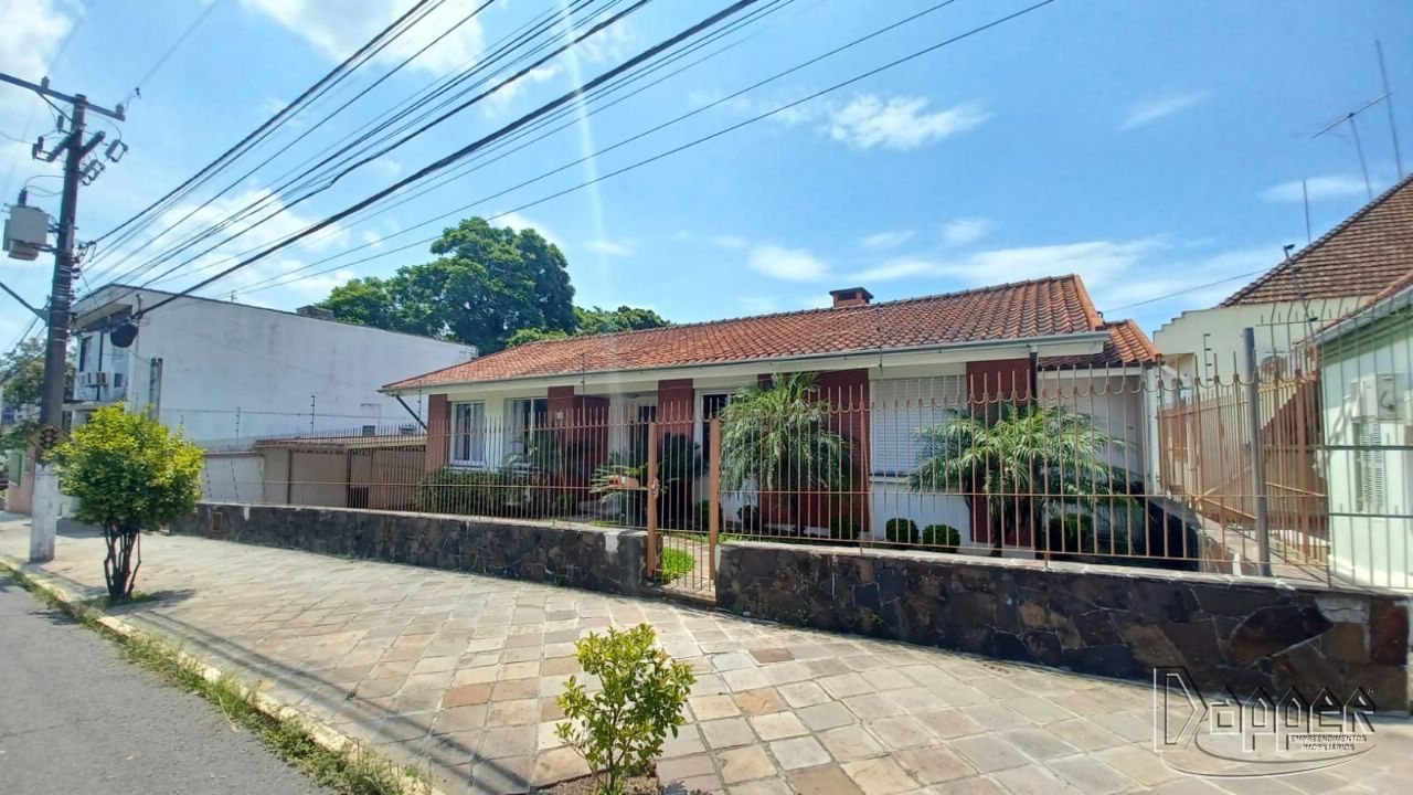 Casa à venda com 3 quartos, 260m² - Foto 1