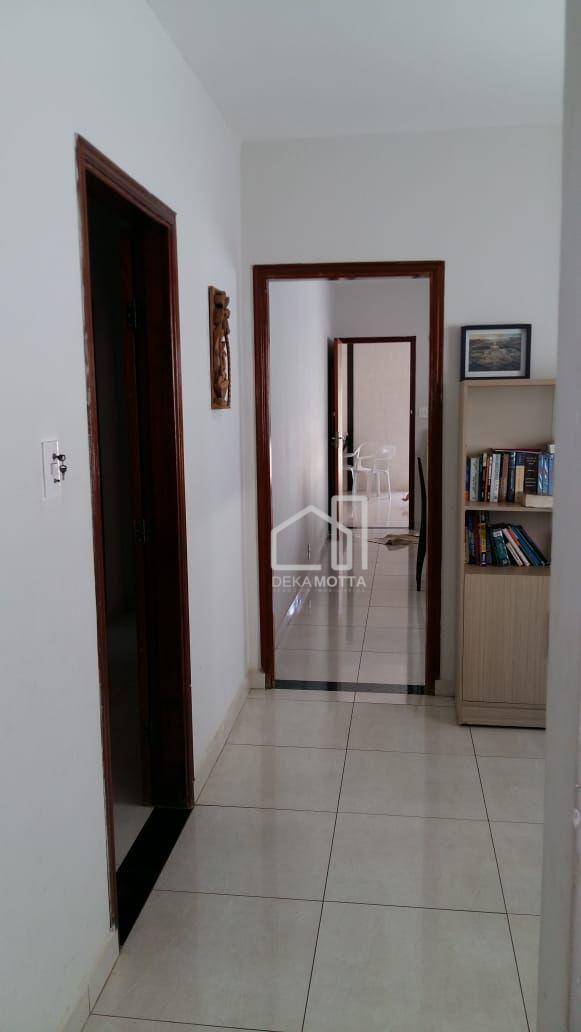 Casa à venda com 3 quartos, 236m² - Foto 13