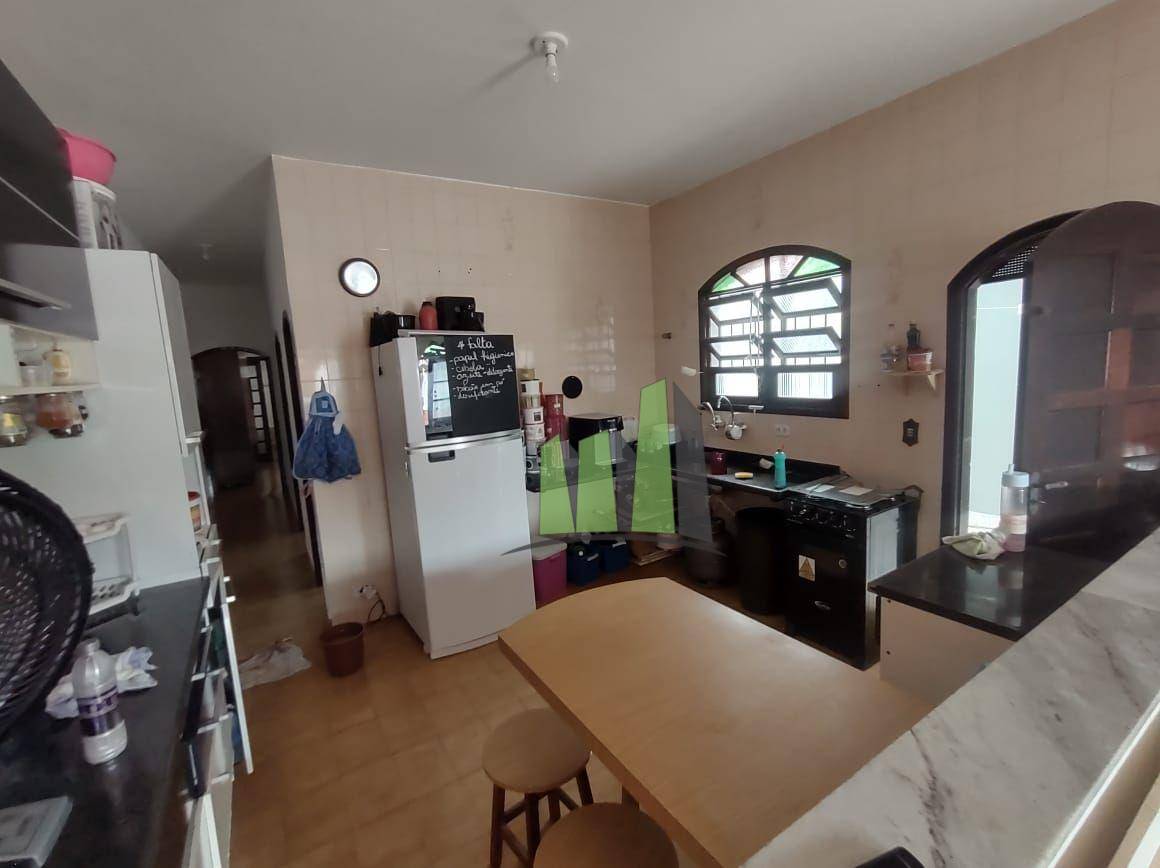 Casa à venda com 2 quartos, 70m² - Foto 4