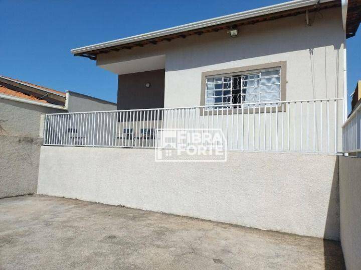 Casa à venda com 3 quartos, 195m² - Foto 1