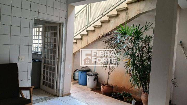 Casa à venda com 4 quartos, 250m² - Foto 12