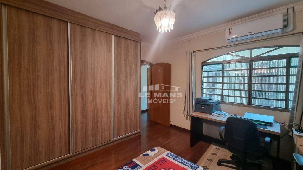 Casa à venda com 4 quartos, 330m² - Foto 9