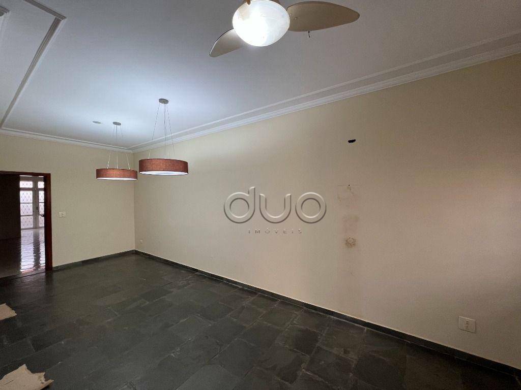 Casa à venda com 3 quartos, 151m² - Foto 2