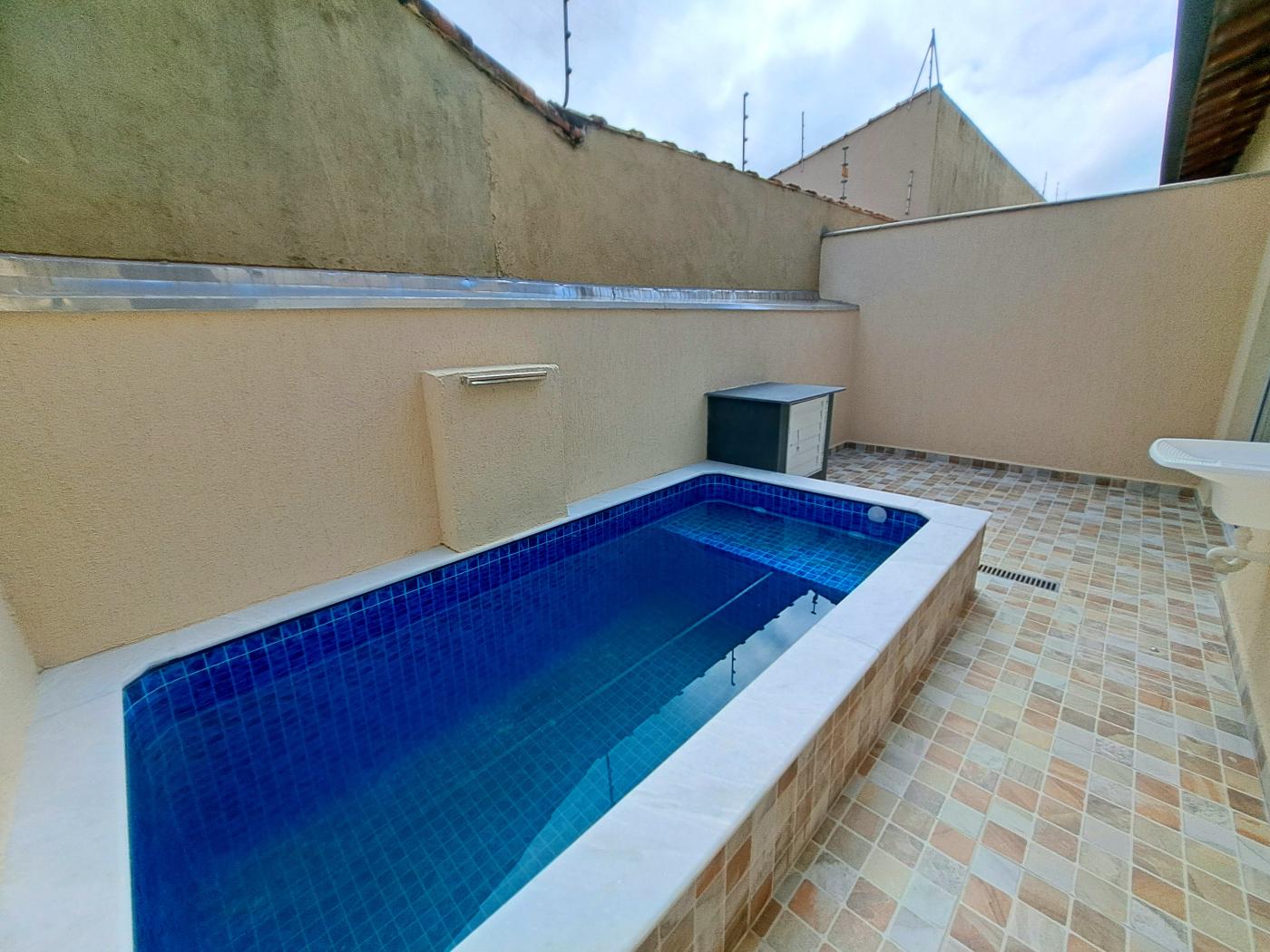 Casa à venda com 2 quartos, 45m² - Foto 1