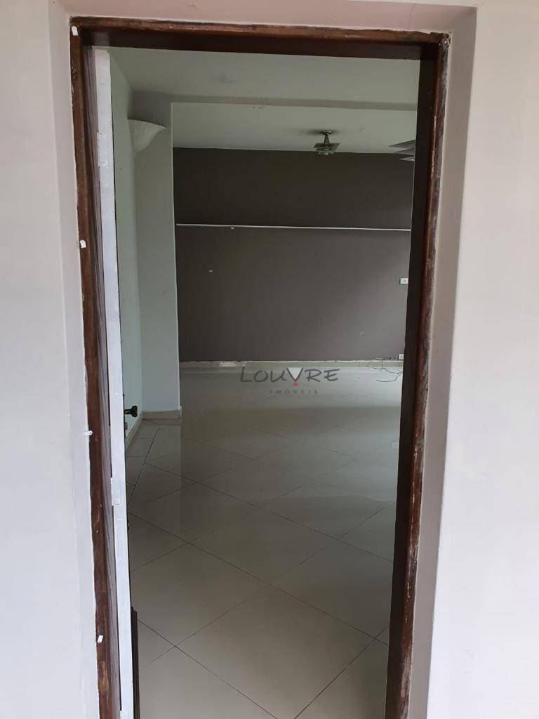 Casa para alugar, 220m² - Foto 12