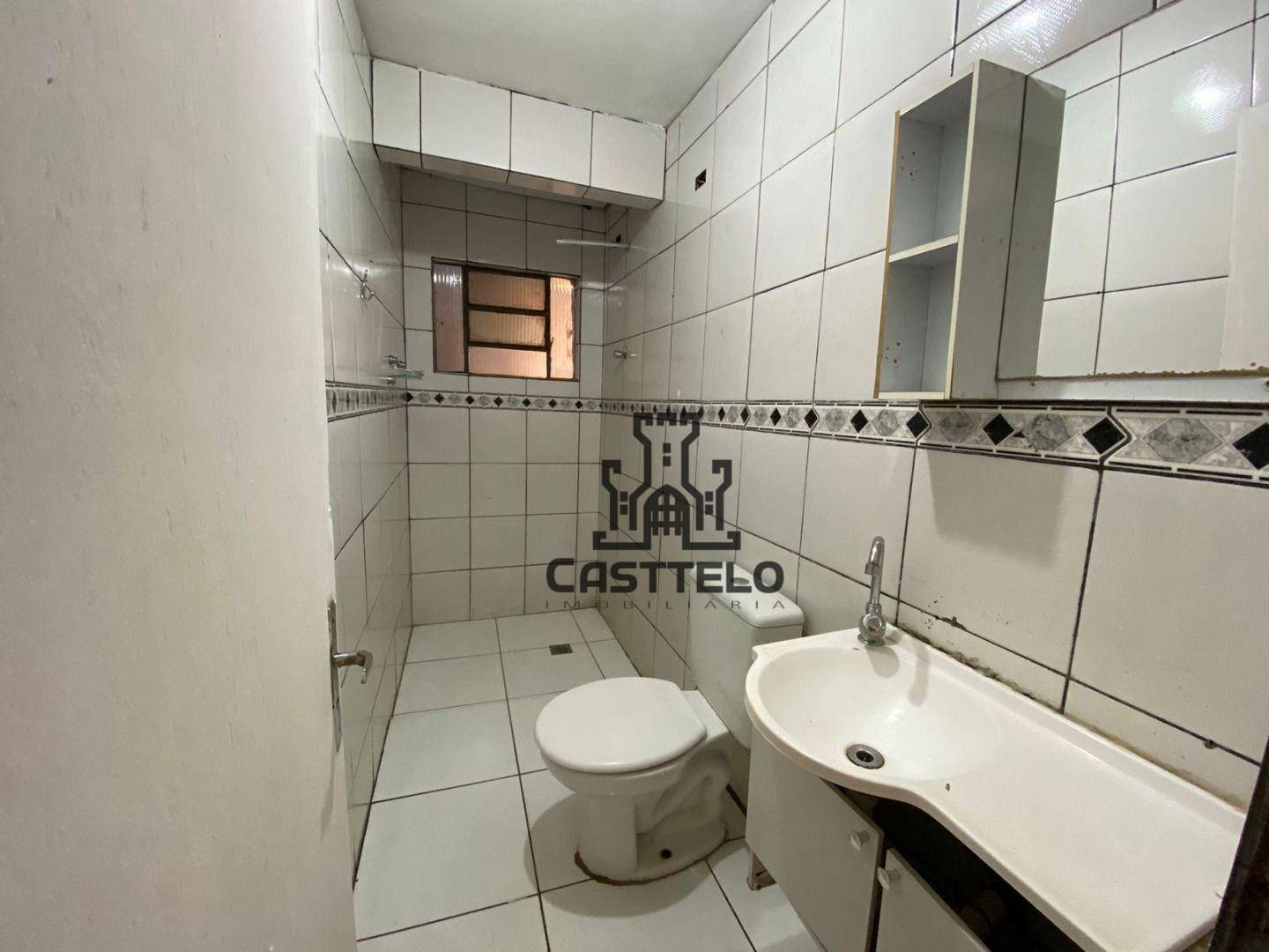 Casa à venda com 2 quartos, 70m² - Foto 4