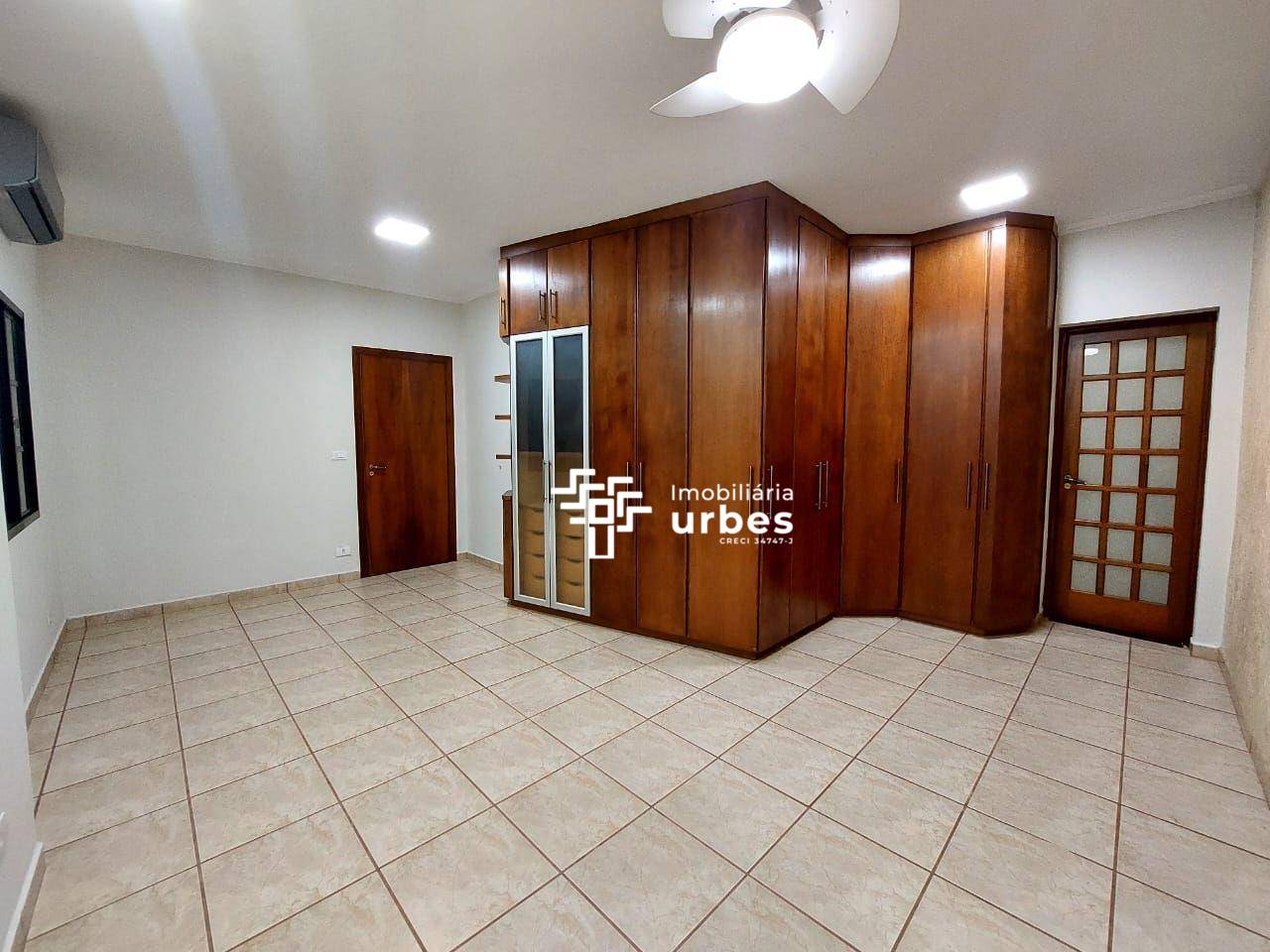 Casa para alugar com 3 quartos, 209m² - Foto 15