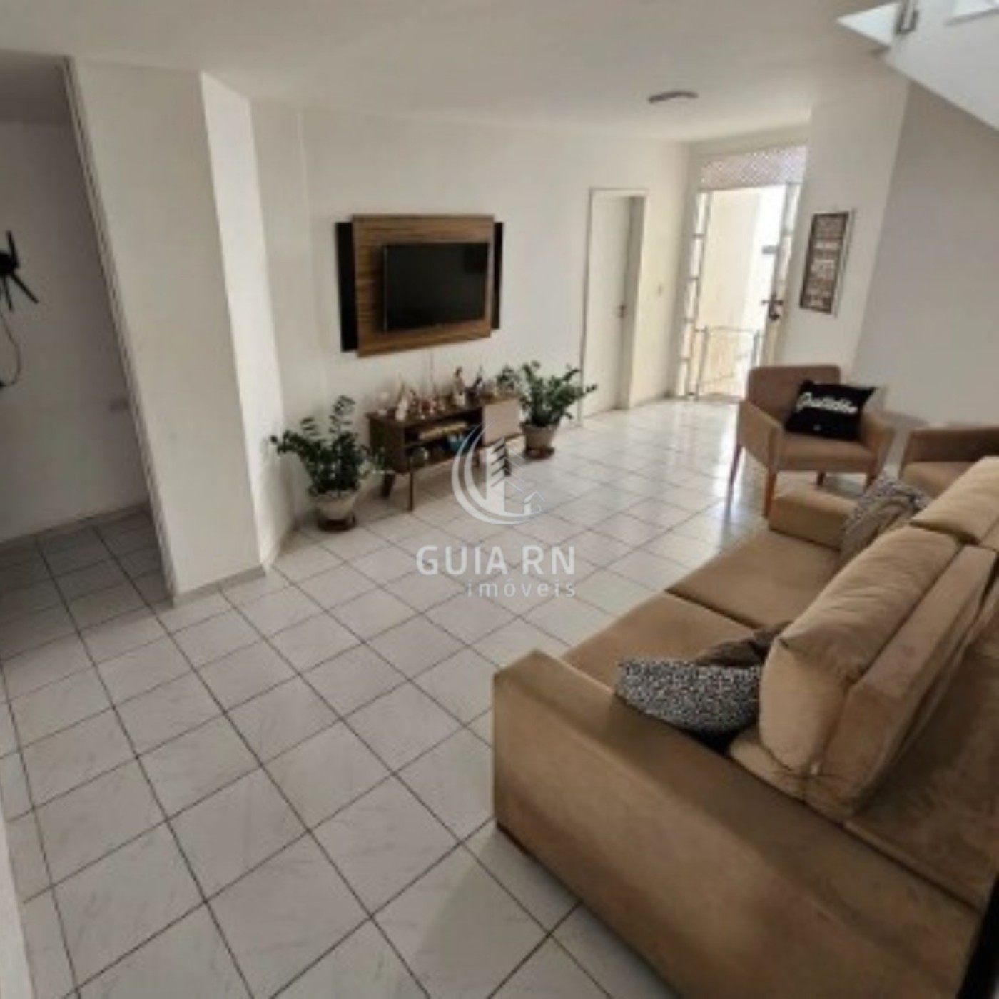 Casa à venda com 5 quartos, 240m² - Foto 2