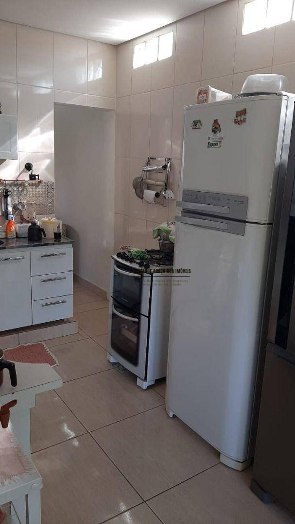 Casa à venda com 3 quartos, 120m² - Foto 1