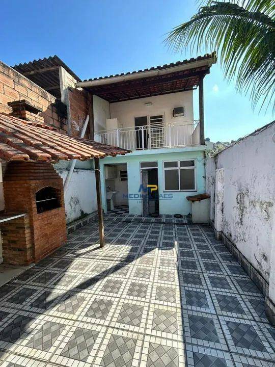 Casa à venda com 4 quartos, 200m² - Foto 2