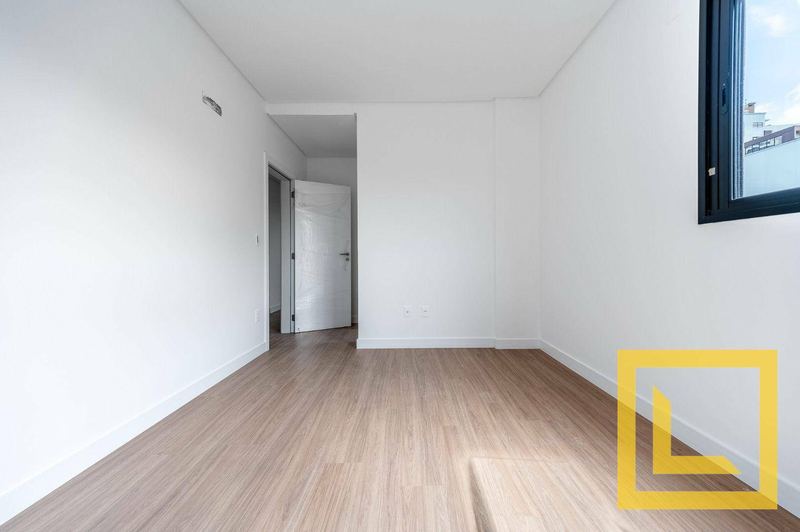 Apartamento à venda com 4 quartos, 218m² - Foto 12