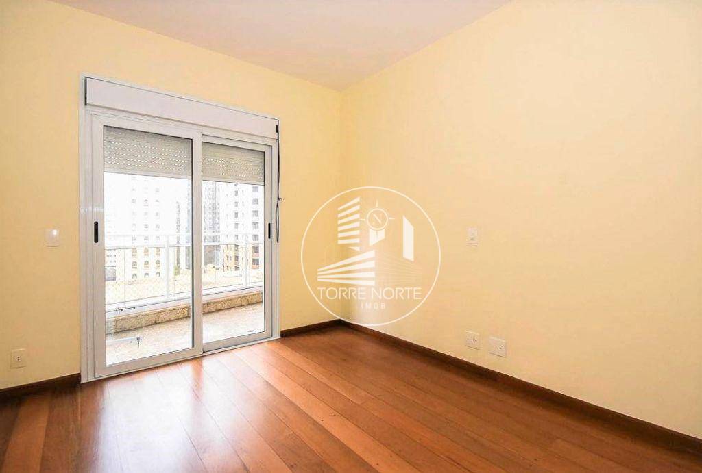 Apartamento para alugar com 4 quartos, 360m² - Foto 2