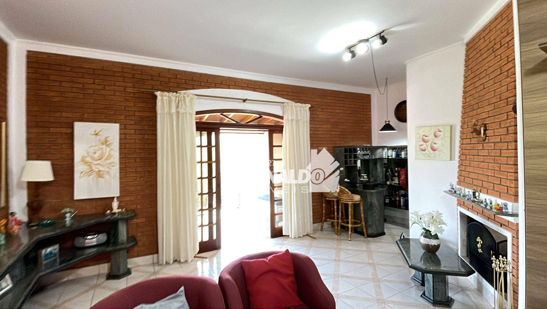 Casa de Condomínio à venda com 4 quartos, 500m² - Foto 2