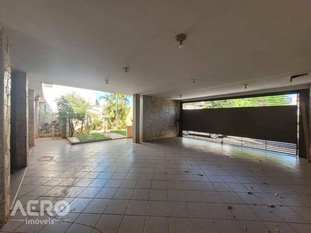 Casa à venda com 3 quartos, 500m² - Foto 1