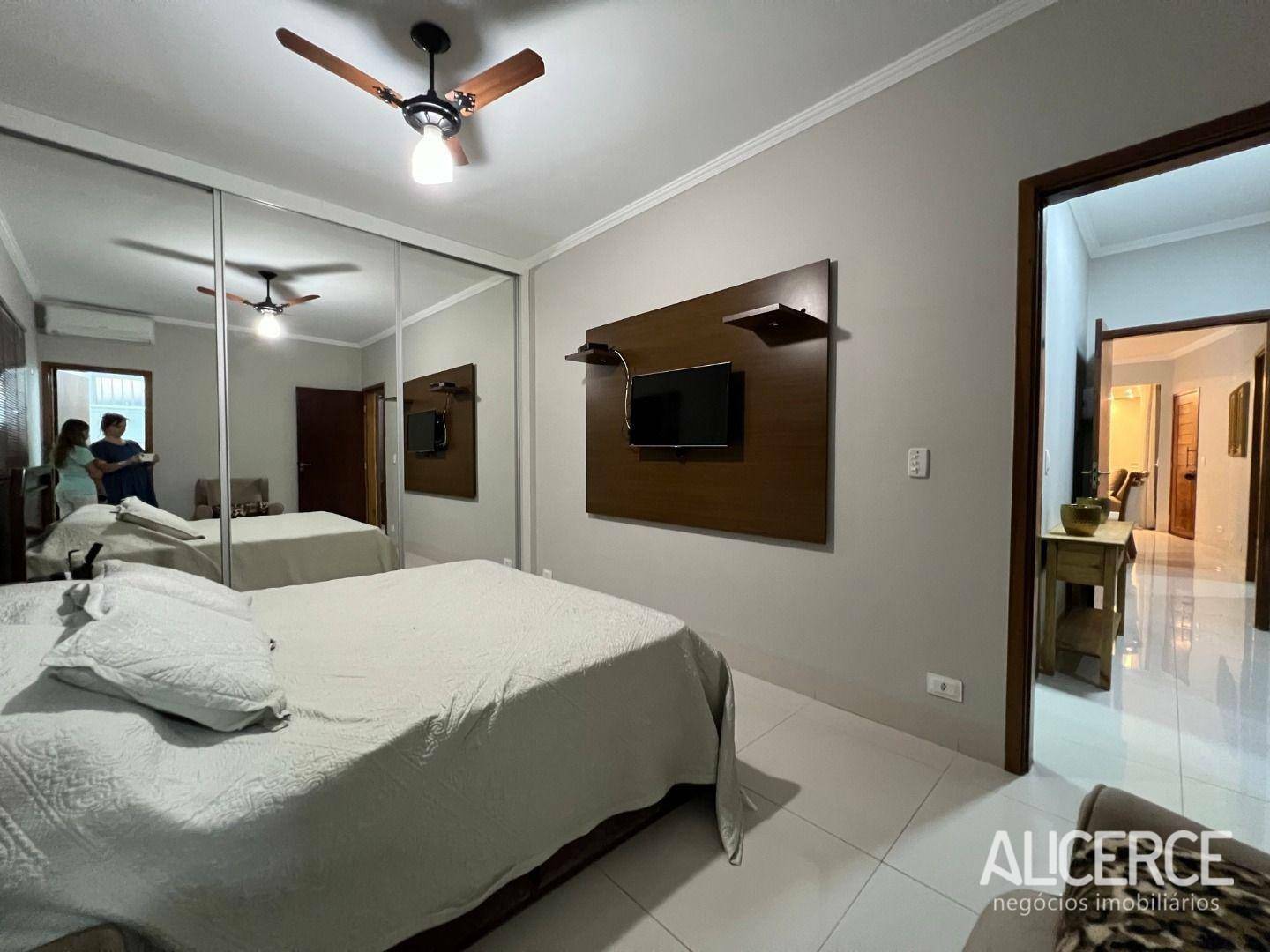 Casa à venda com 3 quartos, 200m² - Foto 16