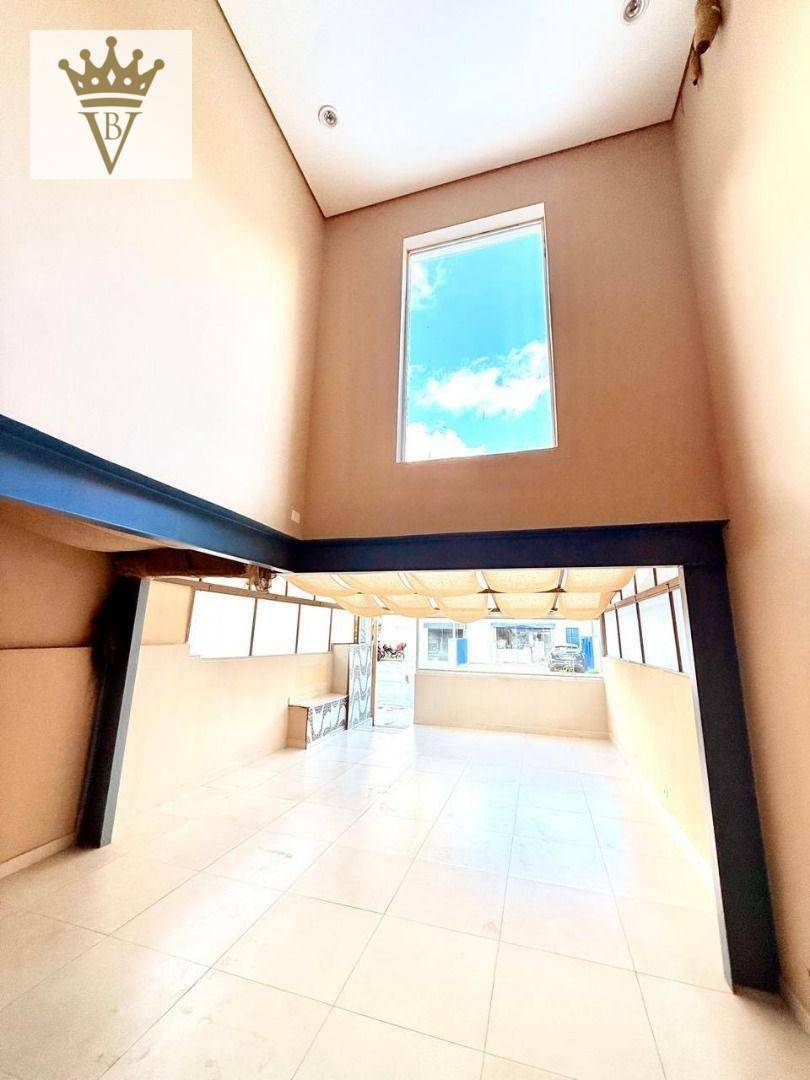 Casa à venda e aluguel com 3 quartos, 220m² - Foto 1