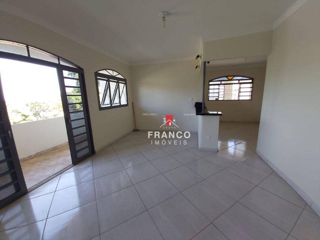 Casa à venda com 6 quartos, 300m² - Foto 4