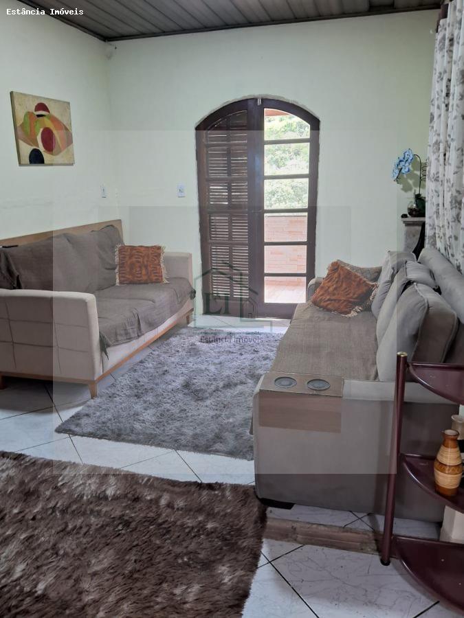Casa à venda com 2 quartos, 200m² - Foto 4
