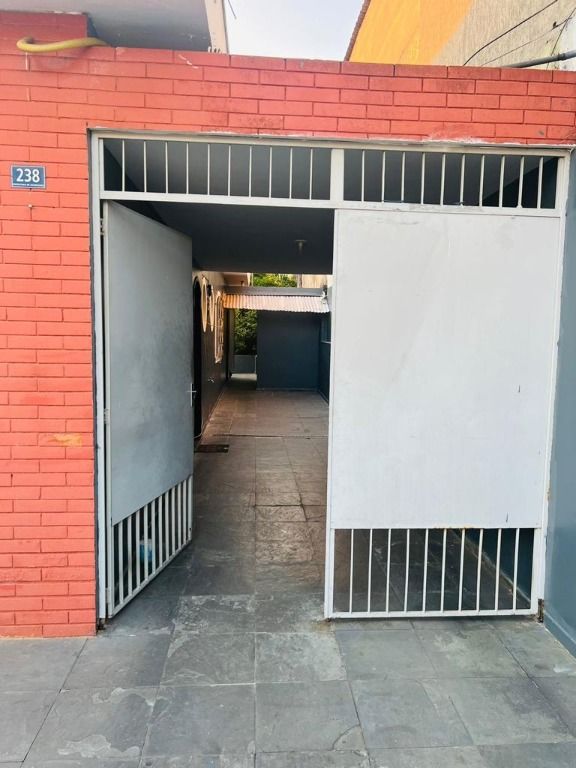 Casa à venda com 3 quartos, 300m² - Foto 2