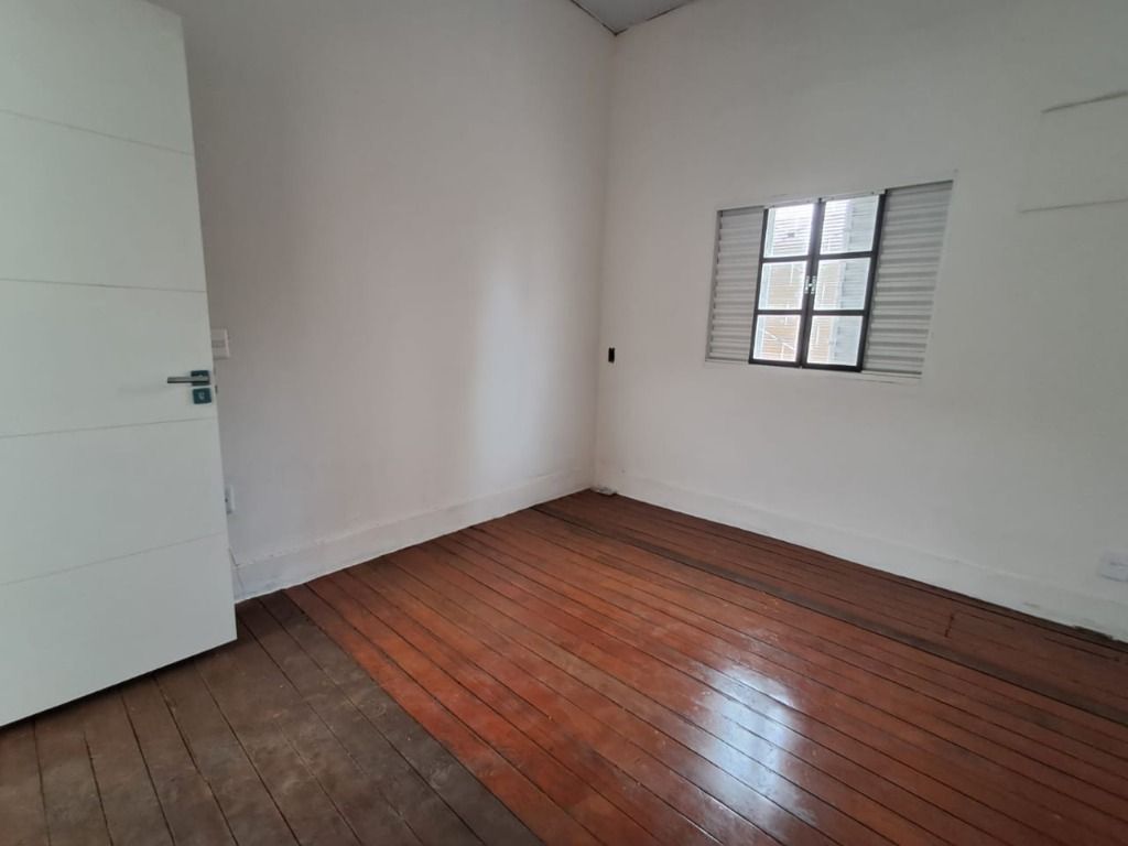 Casa para alugar com 2 quartos, 180m² - Foto 11