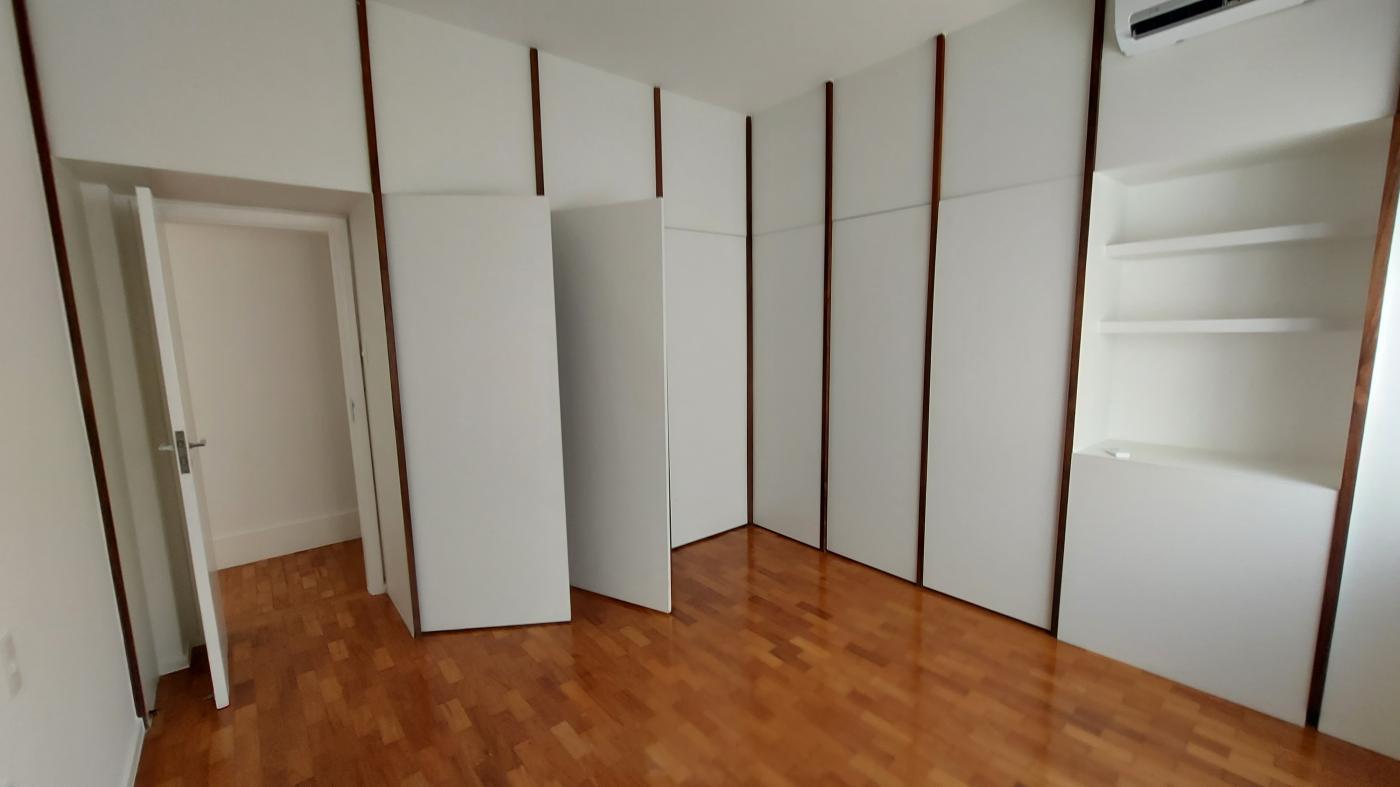 Apartamento para alugar com 3 quartos, 250m² - Foto 11