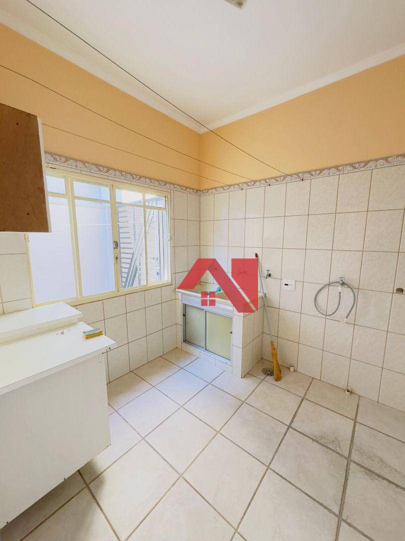 Casa para alugar com 3 quartos, 250m² - Foto 25