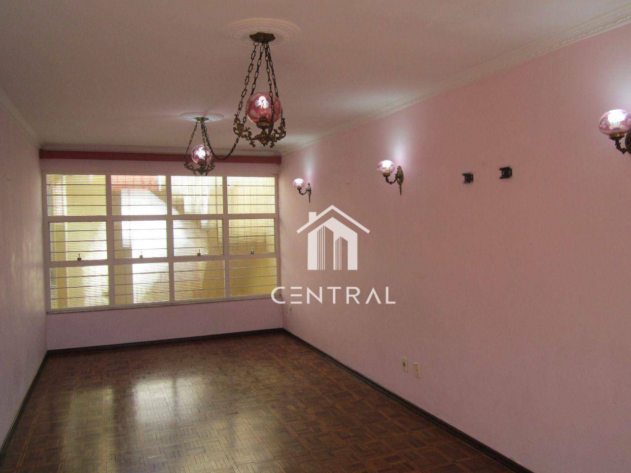 Casa para alugar com 6 quartos, 320m² - Foto 1