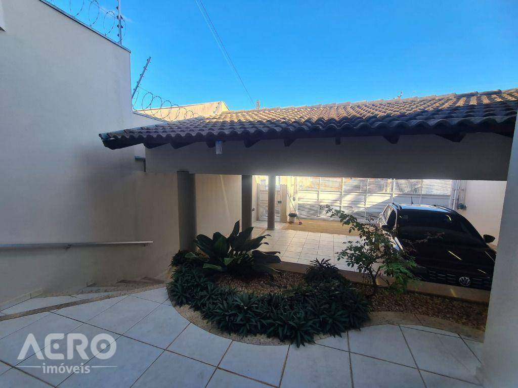 Casa à venda com 3 quartos, 340m² - Foto 4